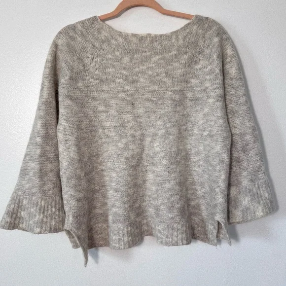 Free People Oversized Cozy Alpaca/Mohair Knit Bell-Sleeve V Neck Top Sweater M - Picture 13 of 13